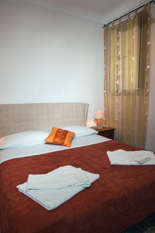 Umberto 33 Bed & Breakfast เปียซซา อาร์เมรีนา ห้อง รูปภาพ