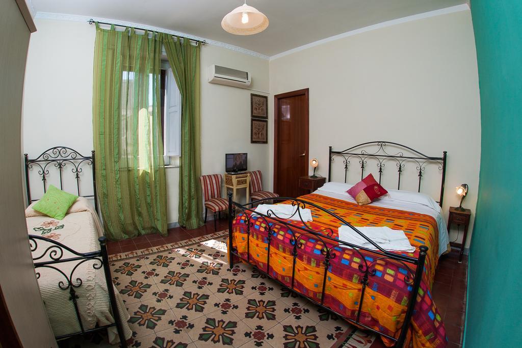 Umberto 33 Bed & Breakfast เปียซซา อาร์เมรีนา ห้อง รูปภาพ